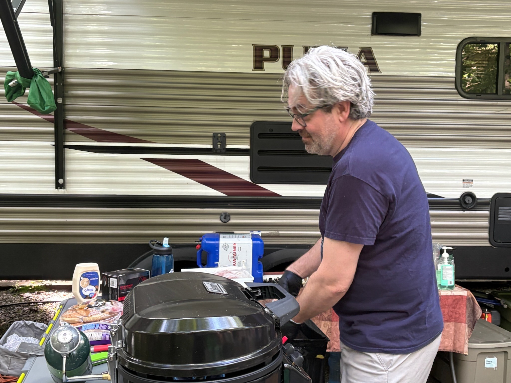 2025 FCF Lara 05 Jonathan prepares to make hamburgers